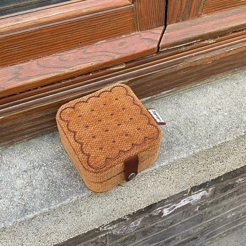 Happy Biscuit Jewelry Case - Cute Cookie-Shaped Travel Jewelry Organizer