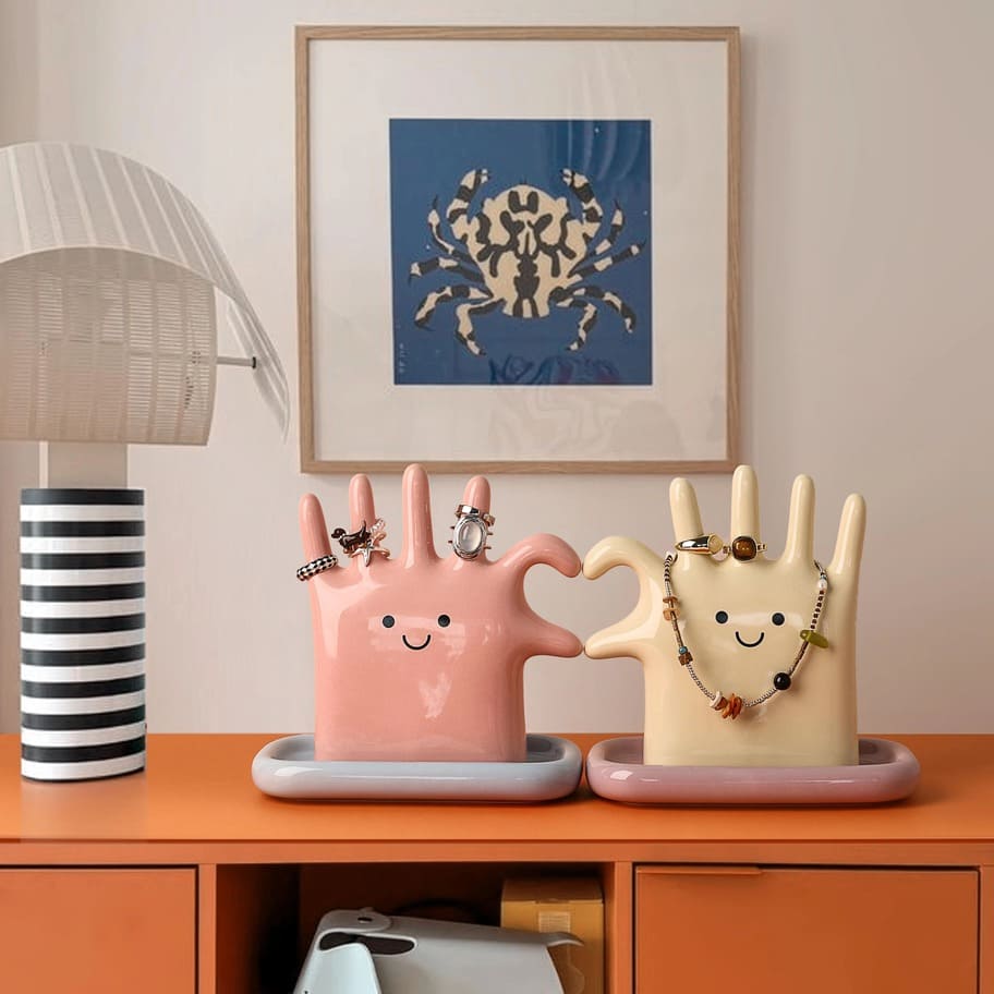 Heart Gesture Smiley Ceramic Jewelry Stand - Cute Hand-Shaped Ring Holder