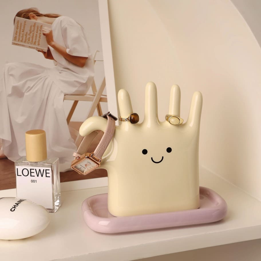 Heart Gesture Smiley Ceramic Jewelry Stand - Cute Hand-Shaped Ring Holder
