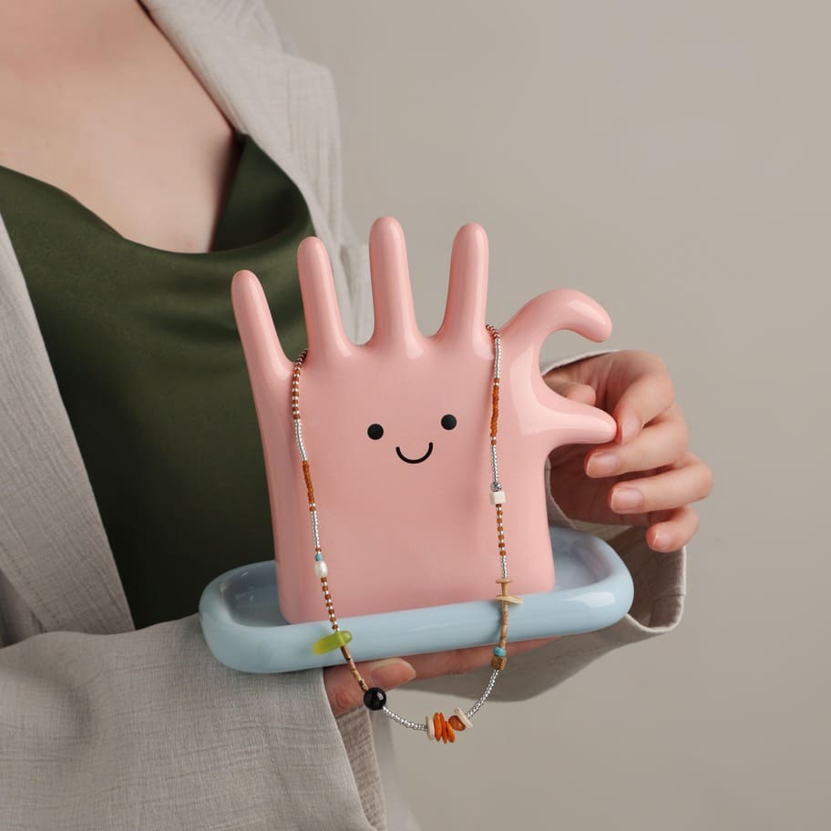 Heart Gesture Smiley Ceramic Jewelry Stand - Cute Hand-Shaped Ring Holder