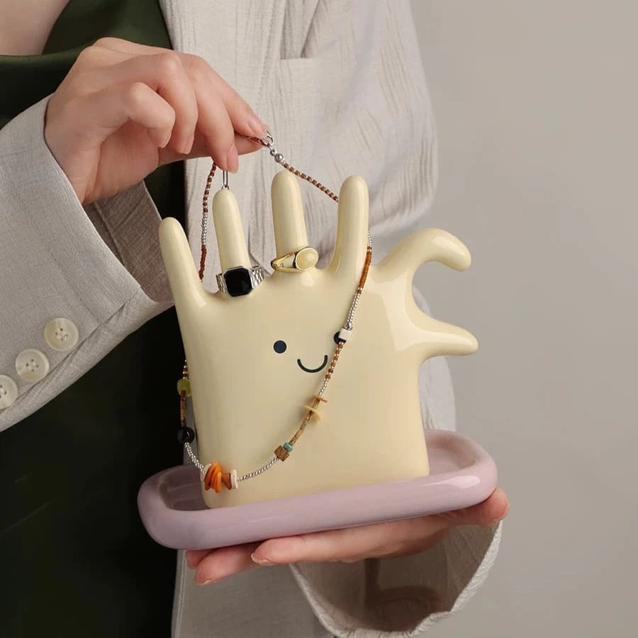 Heart Gesture Smiley Ceramic Jewelry Stand - Cute Hand-Shaped Ring Holder