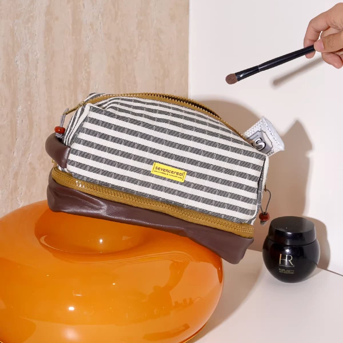 Double-Layer Wet & Dry Separation Cosmetic Bag - Large Capacity Travel Organizer