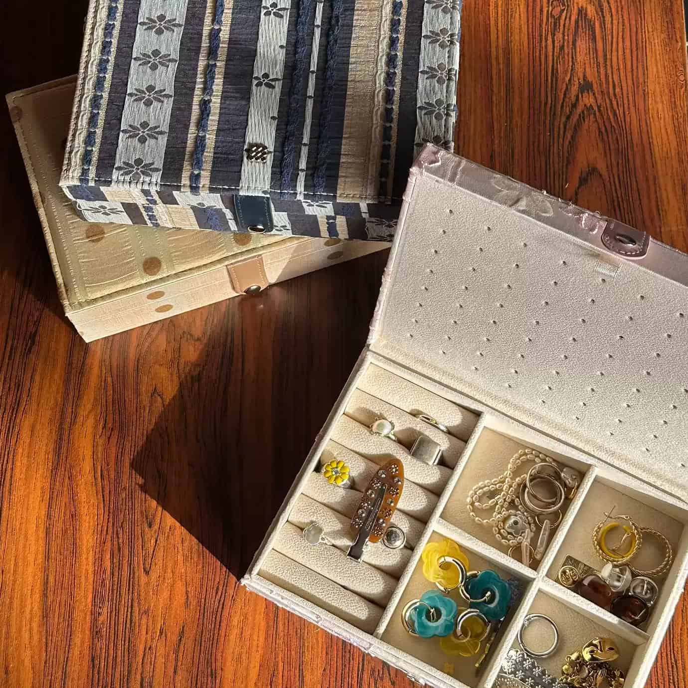 California Symphony Double Layer Jewelry Box - Magnetic Closure Organizer with Removable Dividers